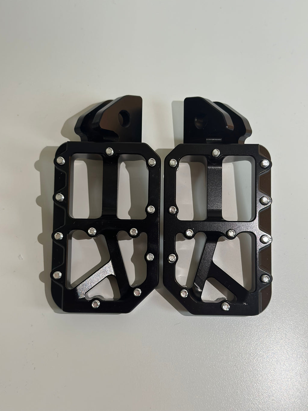 Pegi MXP Design - montaz