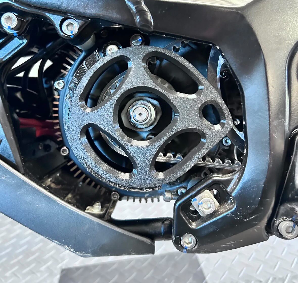 Motor Cover „Prickly” do Sur-Ron Ultra Bee – druk 3D